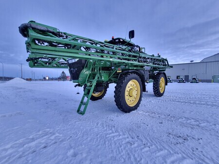Used 2021 John Deere R4060 Self Propelled Sprayers at Horizon Ag & Turf in St. Paul, AB - Photo2