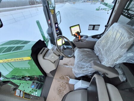 Used 2021 John Deere R4060 Self Propelled Sprayers at Horizon Ag & Turf in St. Paul, AB - Photo17