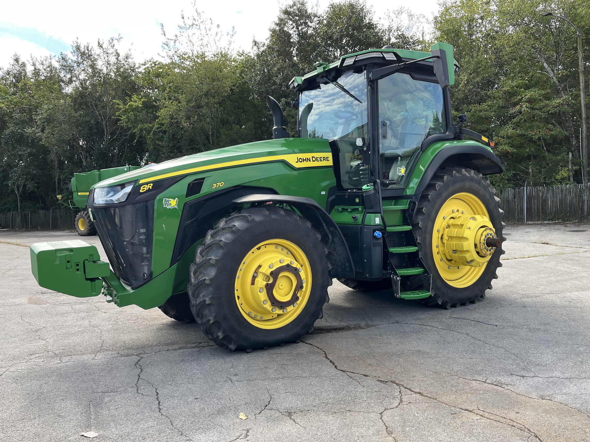 2023 John Deere 8R 370 Image 1