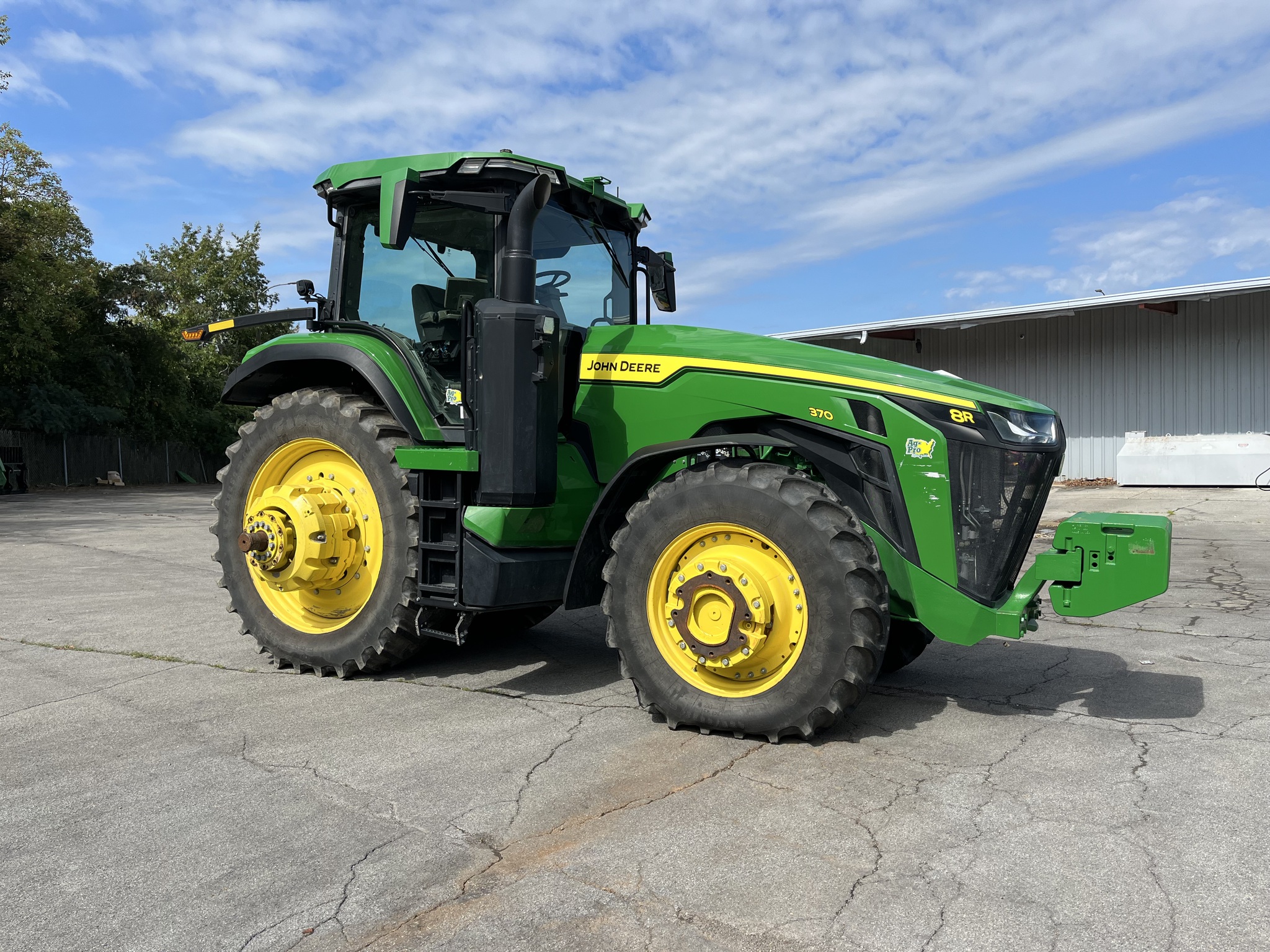 2023 John Deere 8R 370 Image 3