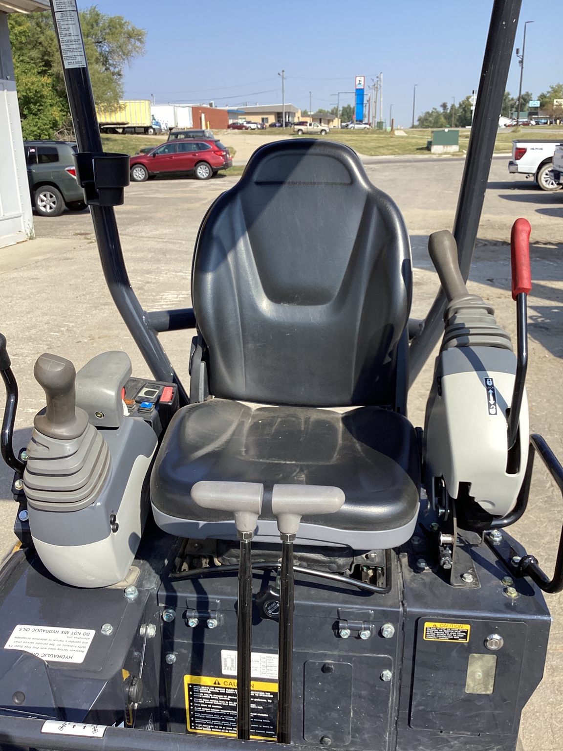 2023 John Deere 17G Image 10