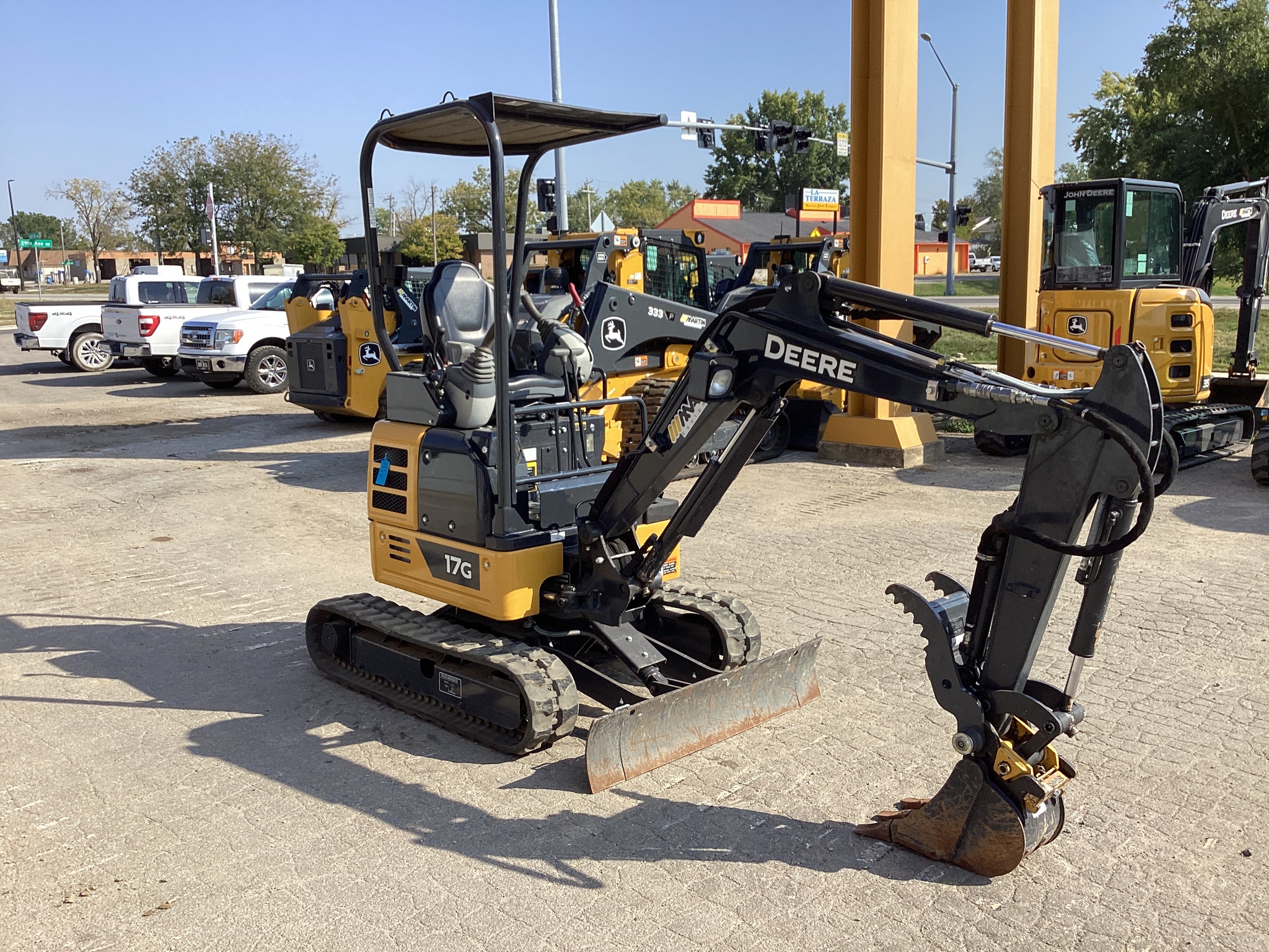 2023 John Deere 17G Image 5