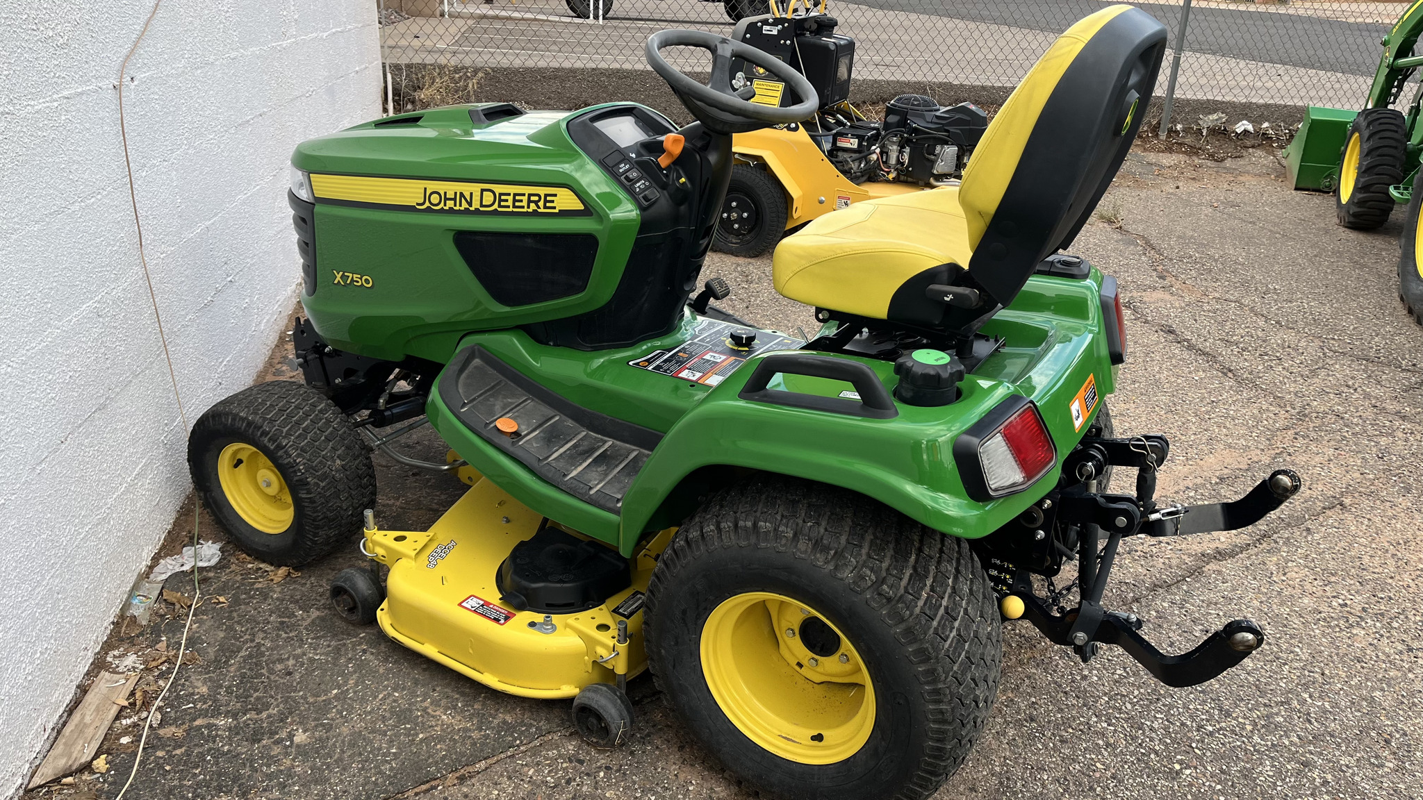 2016 John Deere X750 Image 3