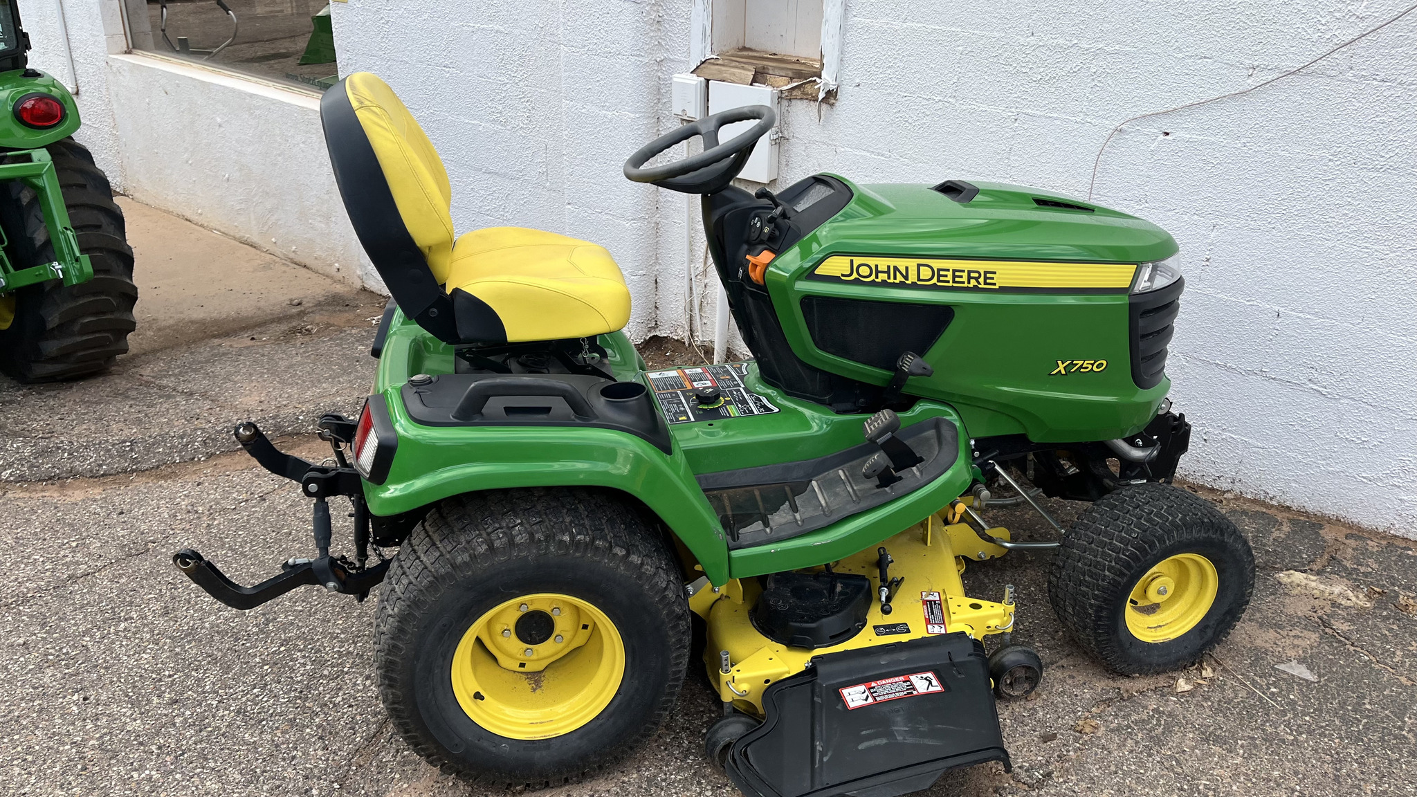 2016 John Deere X750 Image 4