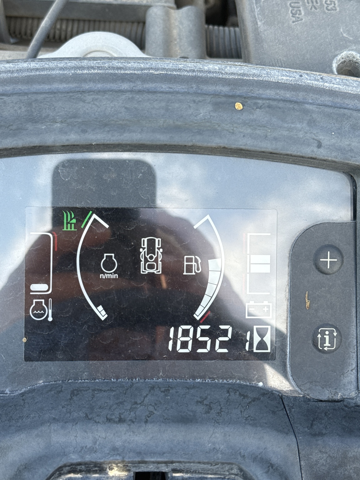 2016 John Deere X750 Image 5