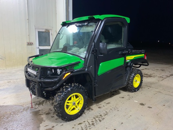 Photo of a 2023 John Deere XUV 835R