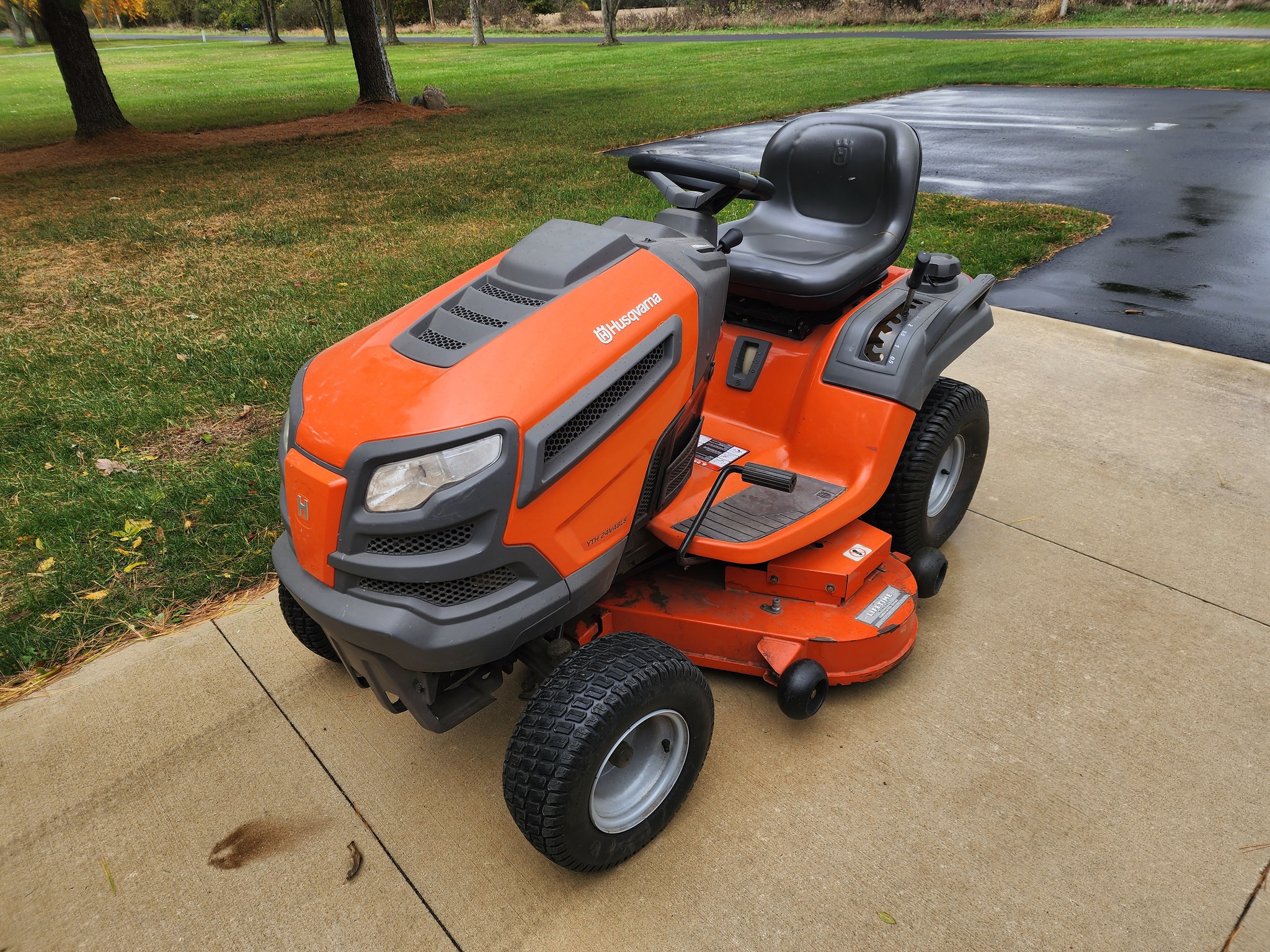 2009 Husqvarna YTH24V48LS Image 1