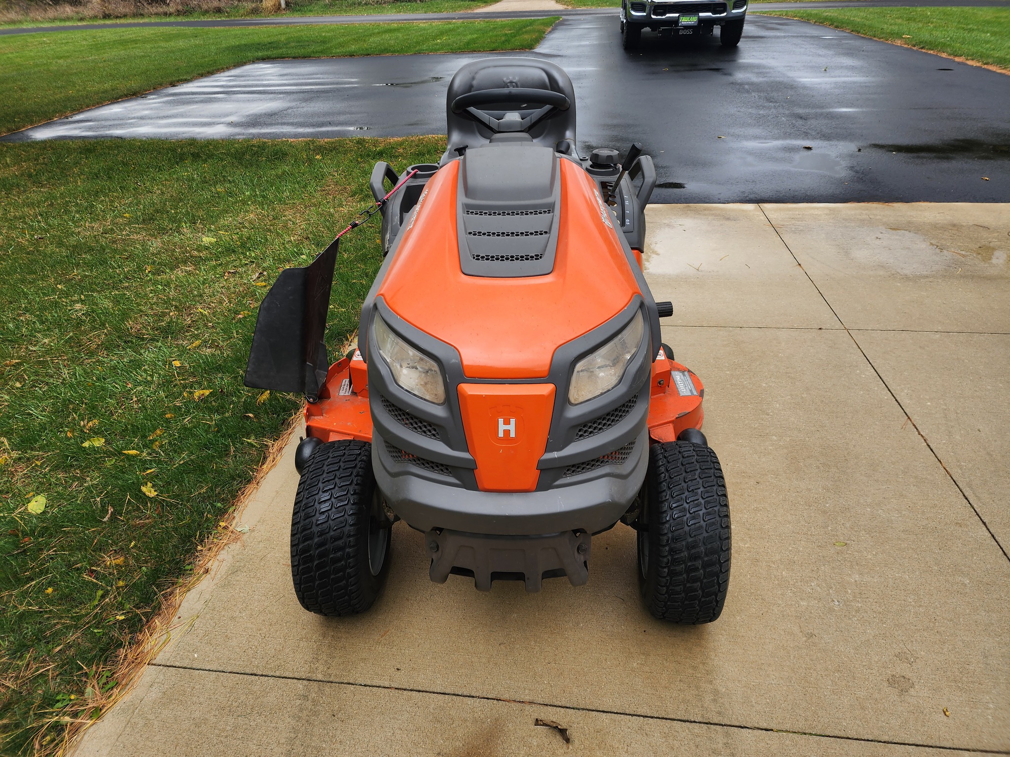 2009 Husqvarna YTH24V48LS Image 2