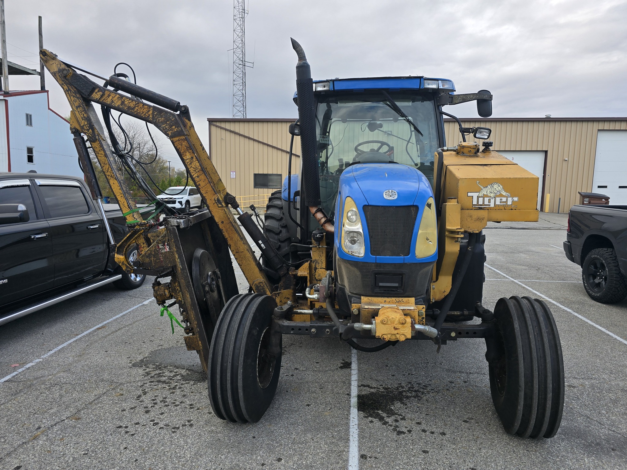 2005 New Holland TS115A Std.Cab Image 2