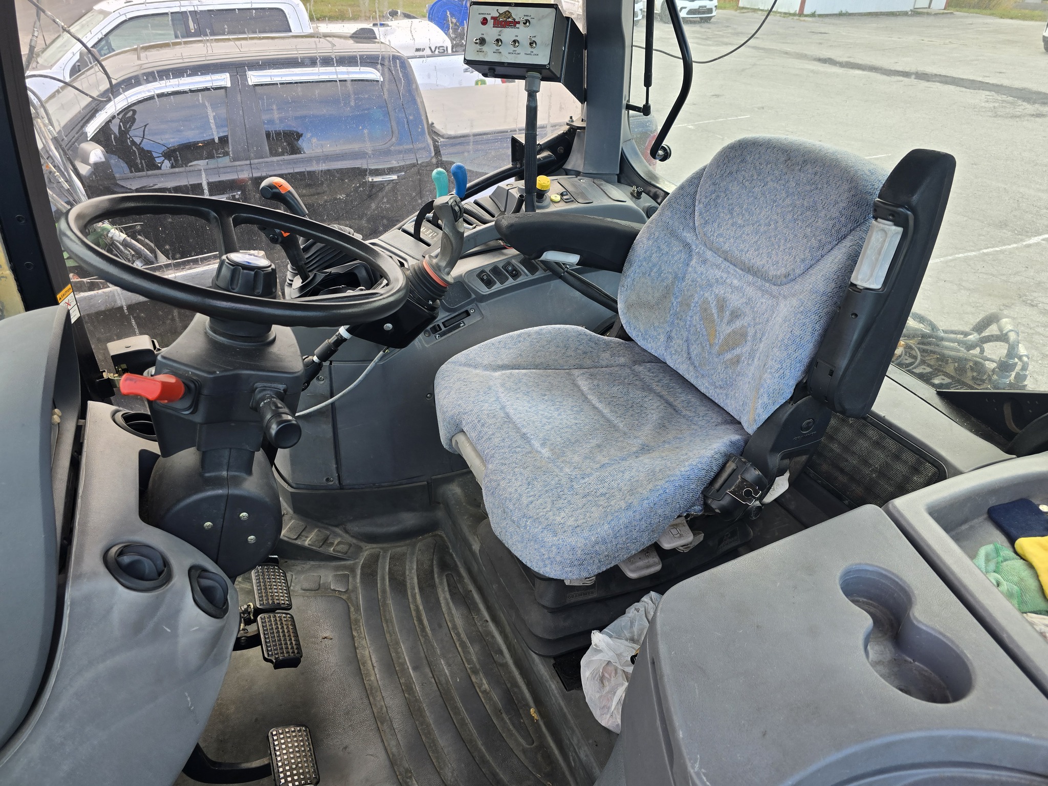 2005 New Holland TS115A Std.Cab Image 16