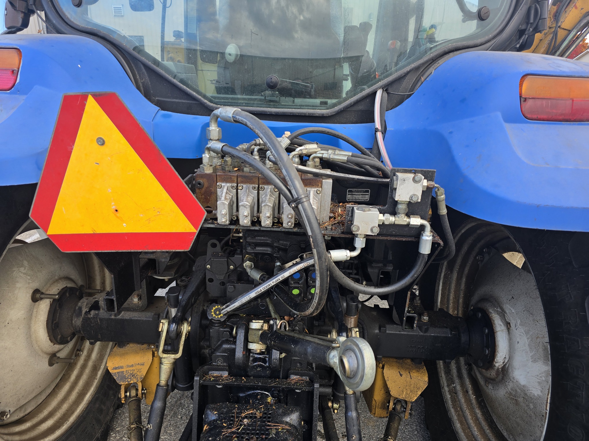 2005 New Holland TS115A Std.Cab Image 26