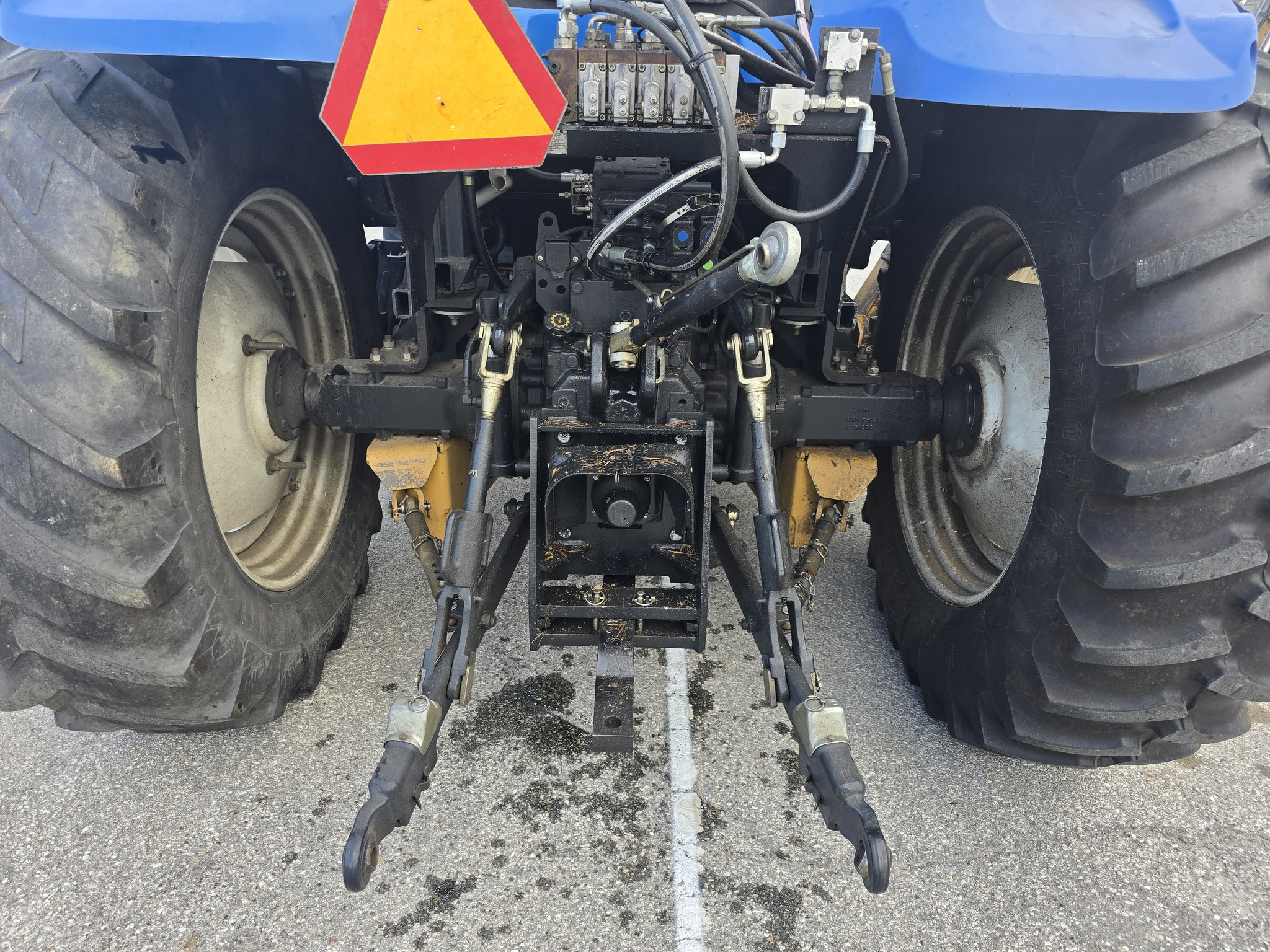 2005 New Holland TS115A Std.Cab Image 25