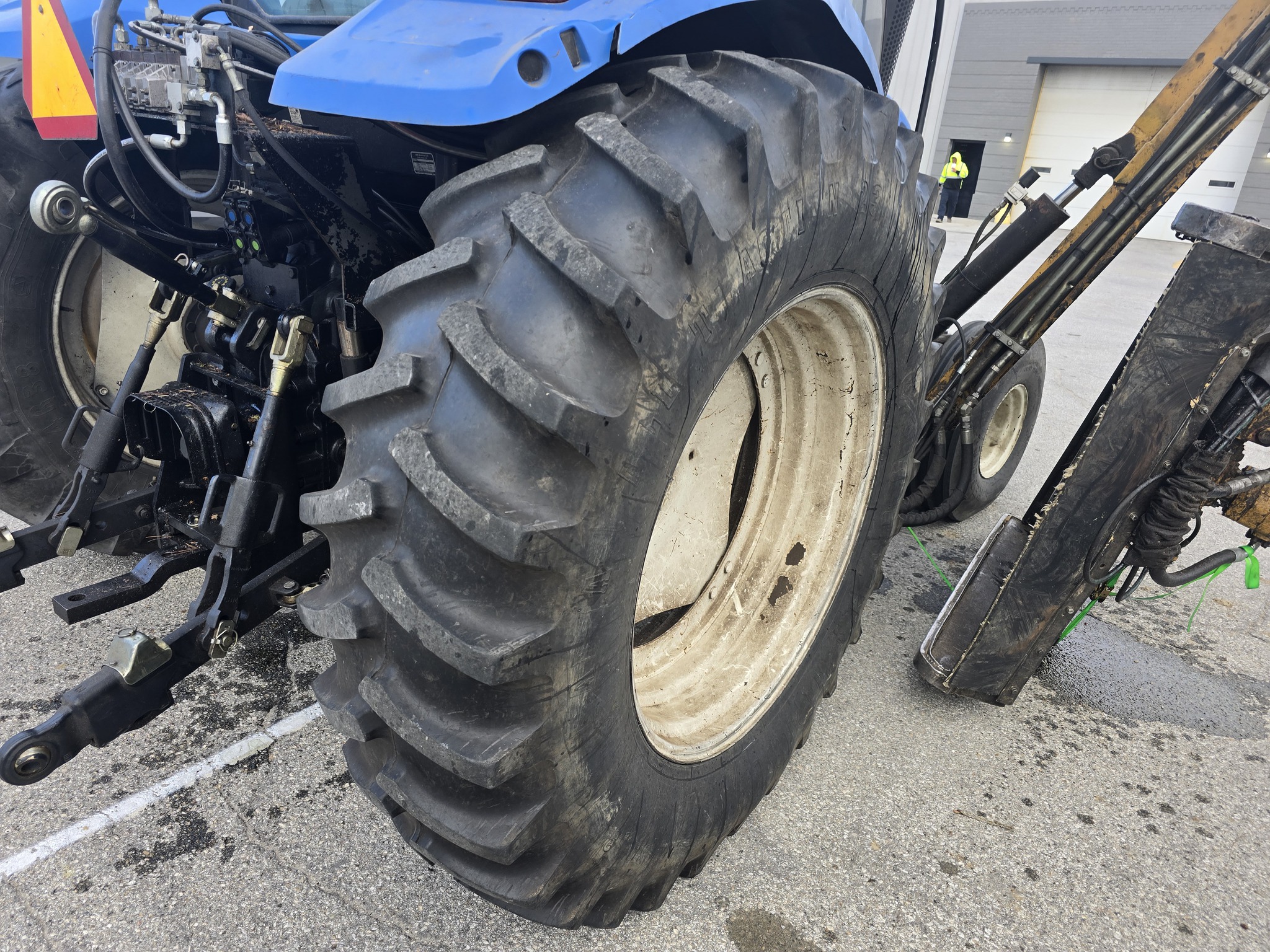 2005 New Holland TS115A Std.Cab Image 29