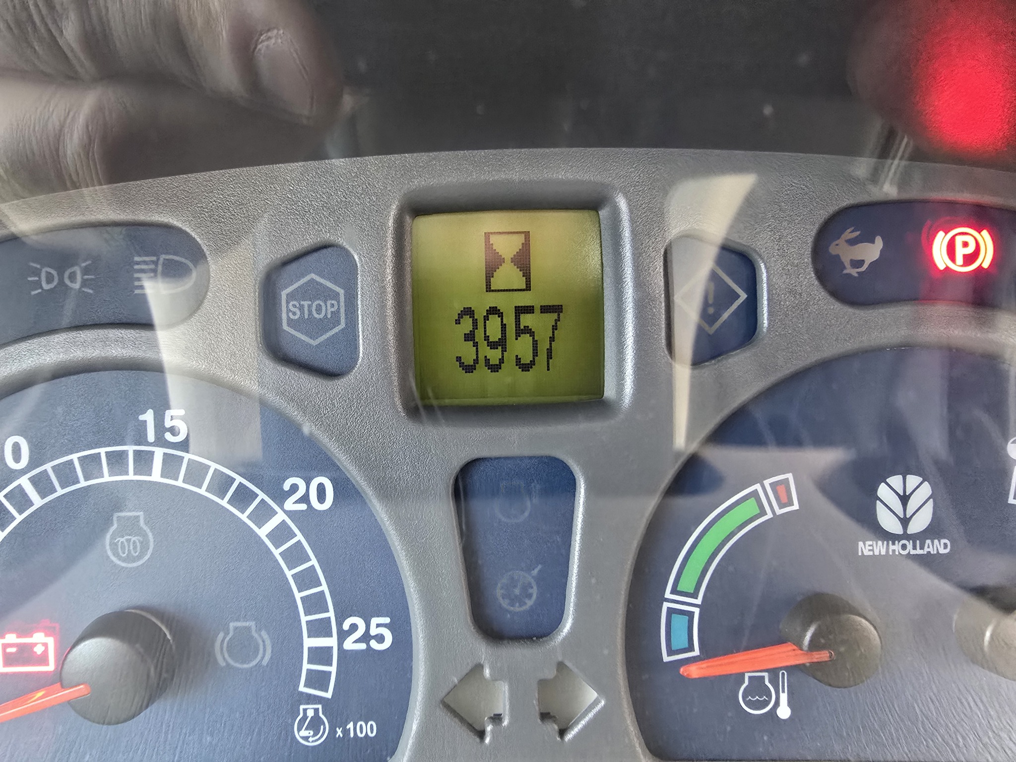 2005 New Holland TS115A Std.Cab Image 31