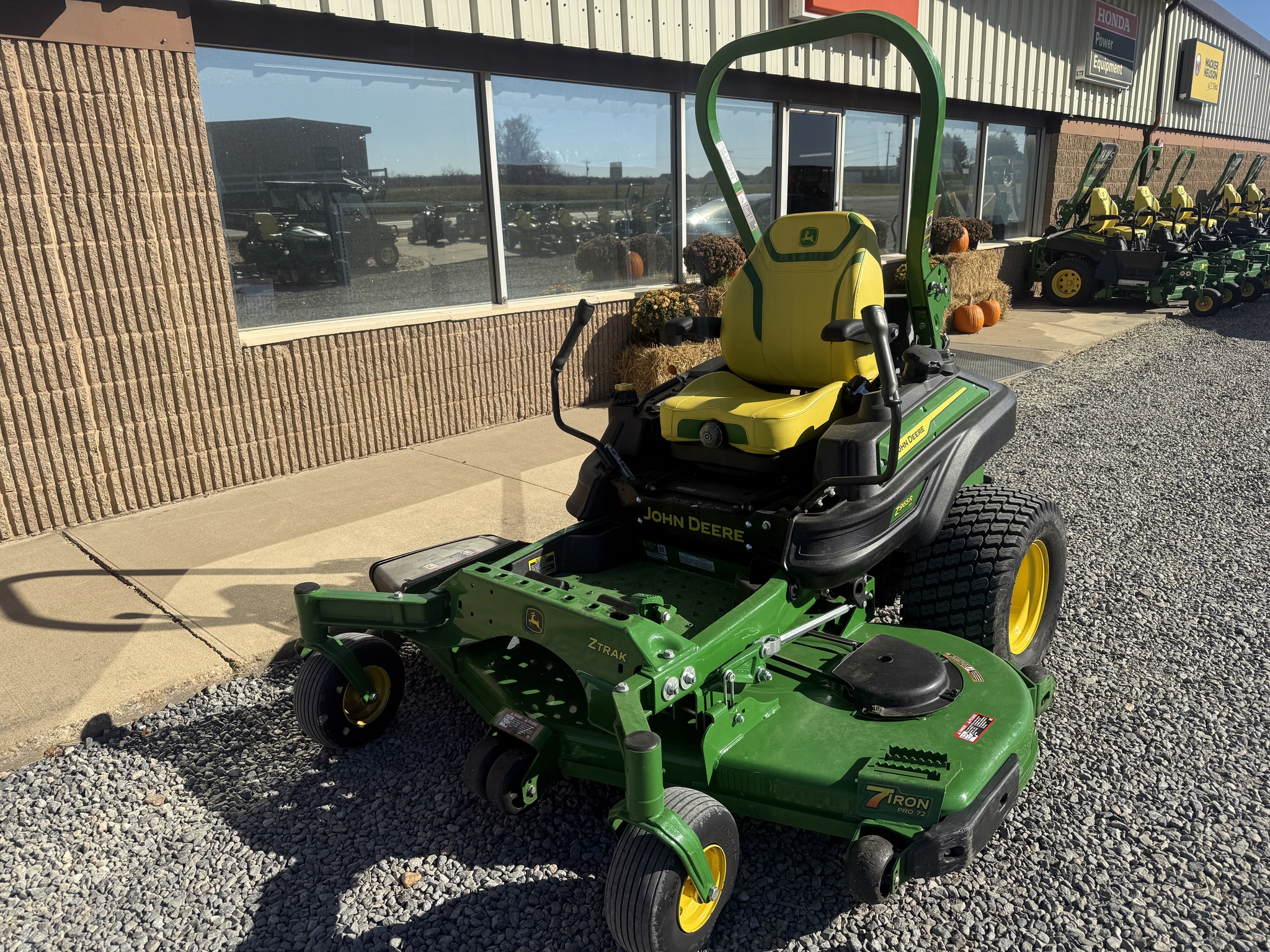 2025 John Deere Z965R Image 2