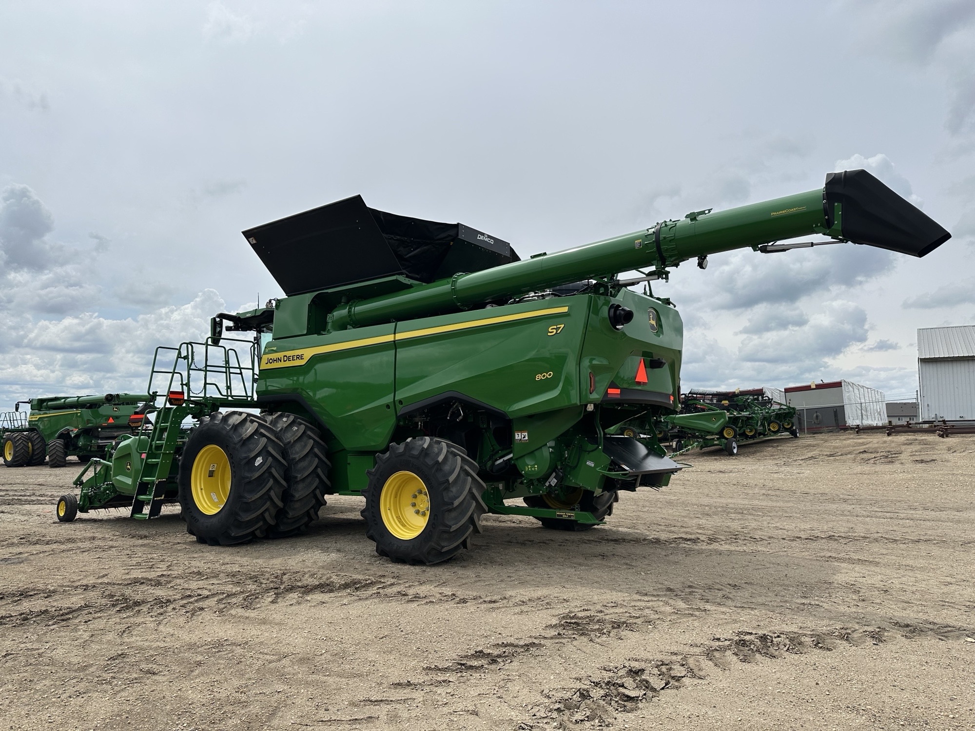 2025 John Deere S7 800 Image 2