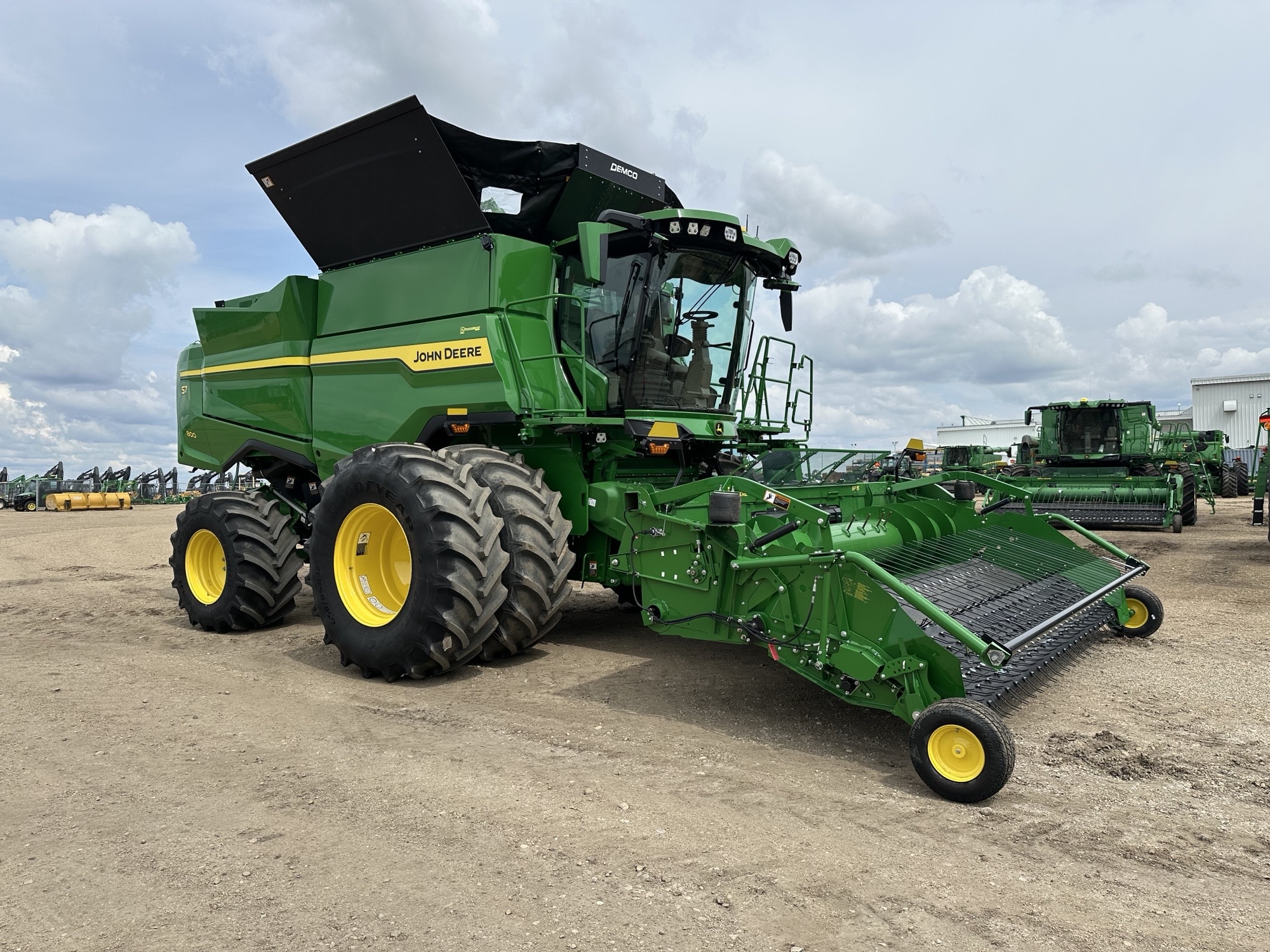 2025 John Deere S7 800 Image 4