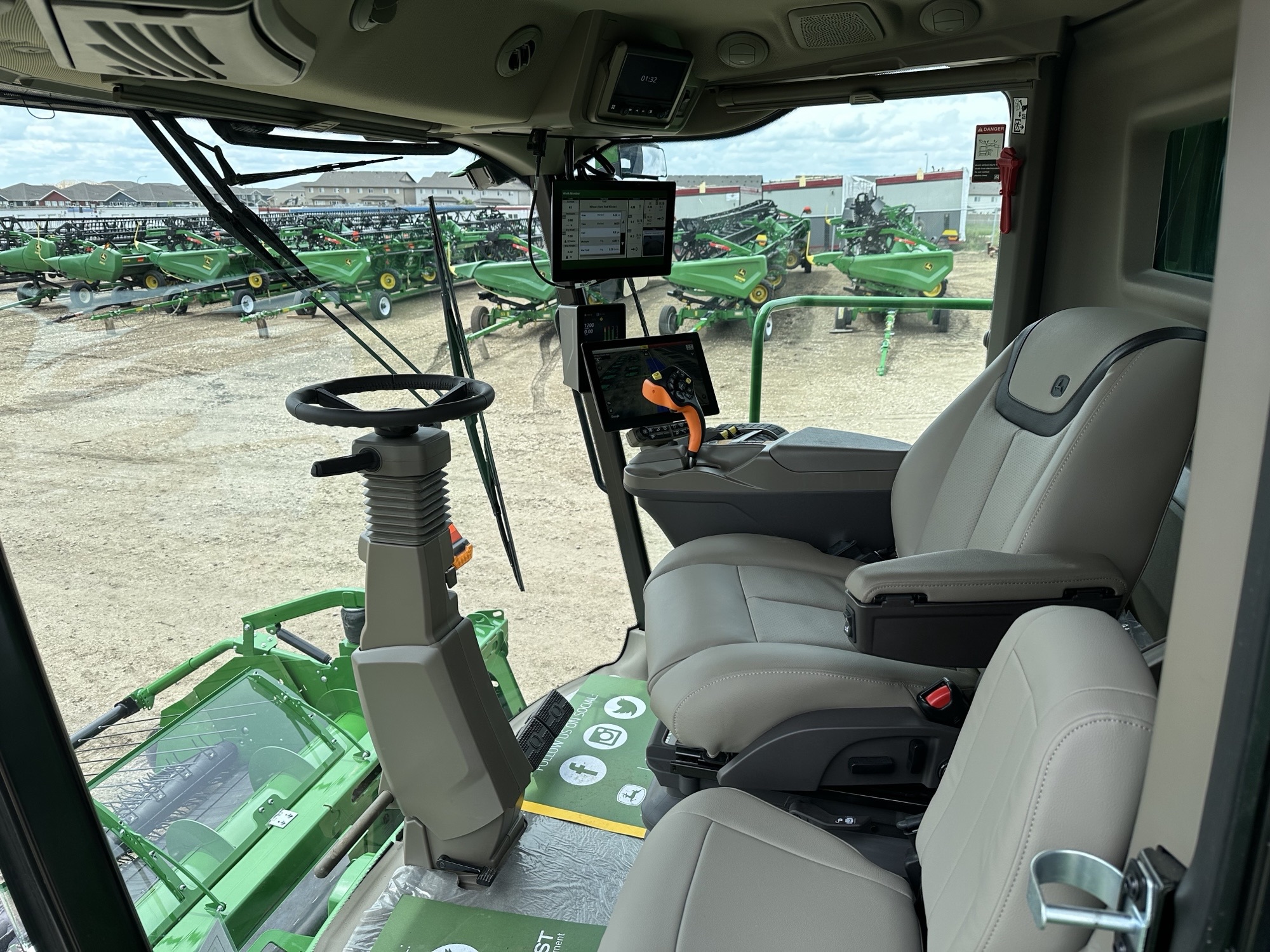 2025 John Deere S7 800 Image 7