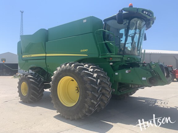 Photo of 2015 John Deere S690