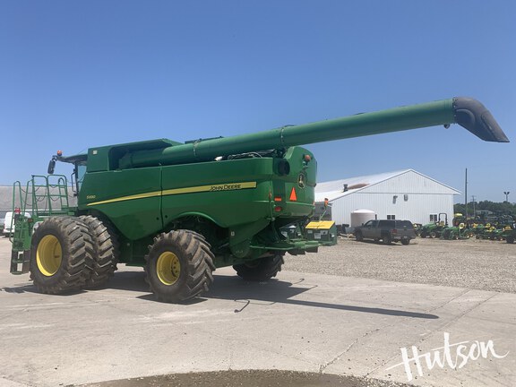 Photo of 2015 John Deere S690