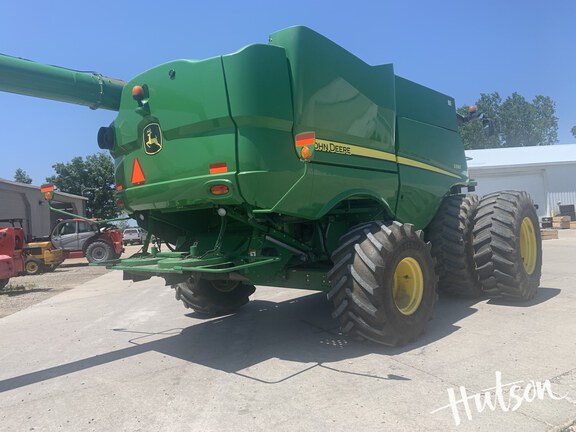 Photo of 2015 John Deere S690