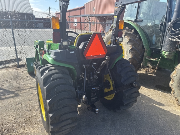 2021 John Deere 3032E Photo 3