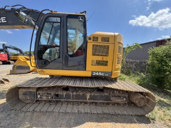 Photo of a 2020 John Deere 245G LC