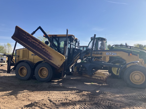 Photo of a 2011 John Deere 872G