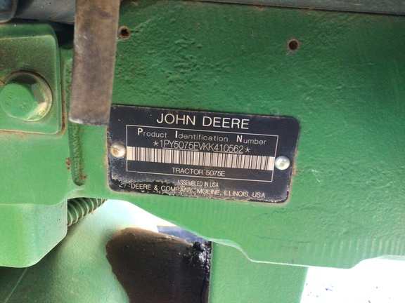 2019 John Deere 5075E Photo 2
