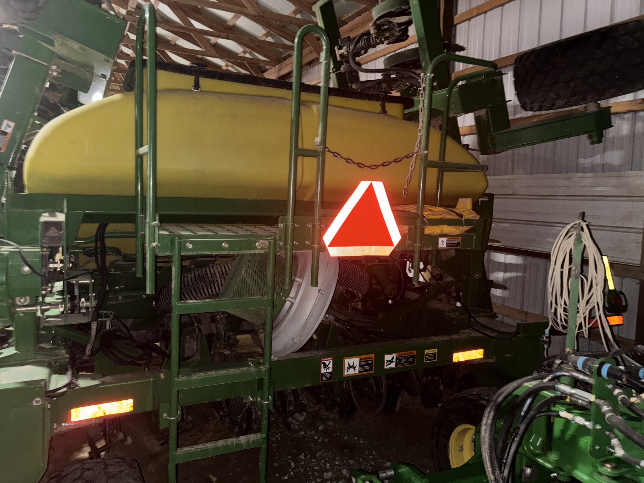Used 2007 John Deere 1990 Air Drills and Seeders at Koenig Equipment in Oxford, OH - PhotoXL9
