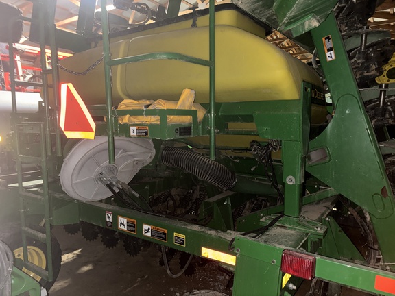 Used 2007 John Deere 1990 Air Drills and Seeders at Koenig Equipment in Oxford, OH - Photo3