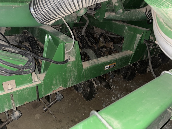 Used 2007 John Deere 1990 Air Drills and Seeders at Koenig Equipment in Oxford, OH - Photo18