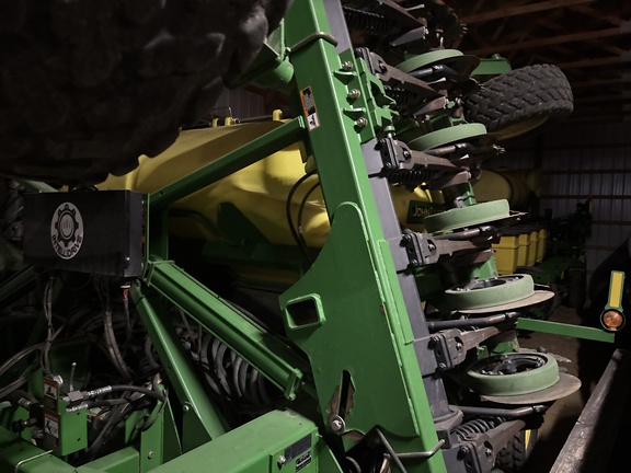 Used 2007 John Deere 1990 Air Drills and Seeders at Koenig Equipment in Oxford, OH - Photo21