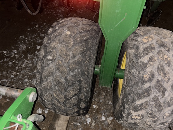 Used 2007 John Deere 1990 Air Drills and Seeders at Koenig Equipment in Oxford, OH - Photo25