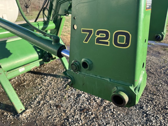 2000 John Deere 720