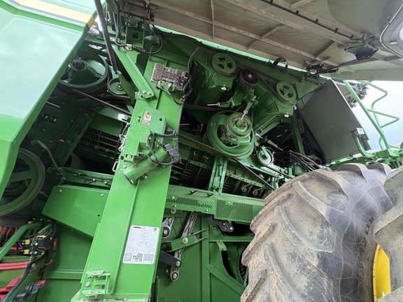 Used 2024 John Deere X9 1000 Combines at Horizon Ag & Turf in Vermilion, AB - Photo8