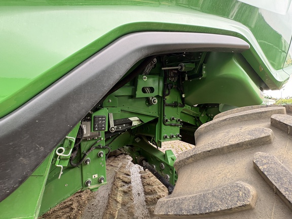 Used 2024 John Deere X9 1000 Combines at Horizon Ag & Turf in Vermilion, AB - Photo10