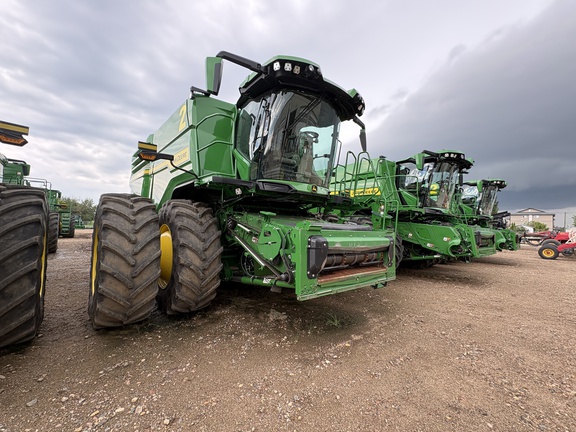 Used 2024 John Deere X9 1000 Combines at Horizon Ag & Turf in Vermilion, AB - Photo3