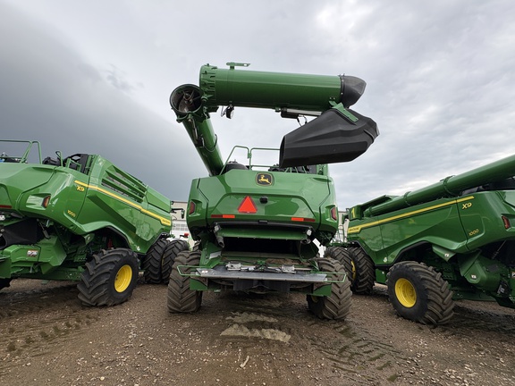 Used 2024 John Deere X9 1000 Combines at Horizon Ag & Turf in Vermilion, AB - Photo5