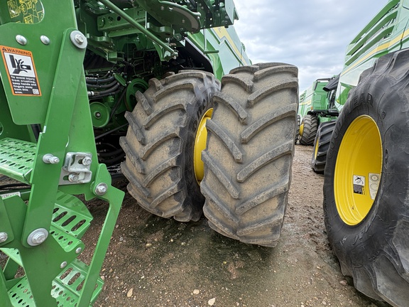Used 2024 John Deere X9 1000 Combines at Horizon Ag & Turf in Vermilion, AB - Photo11