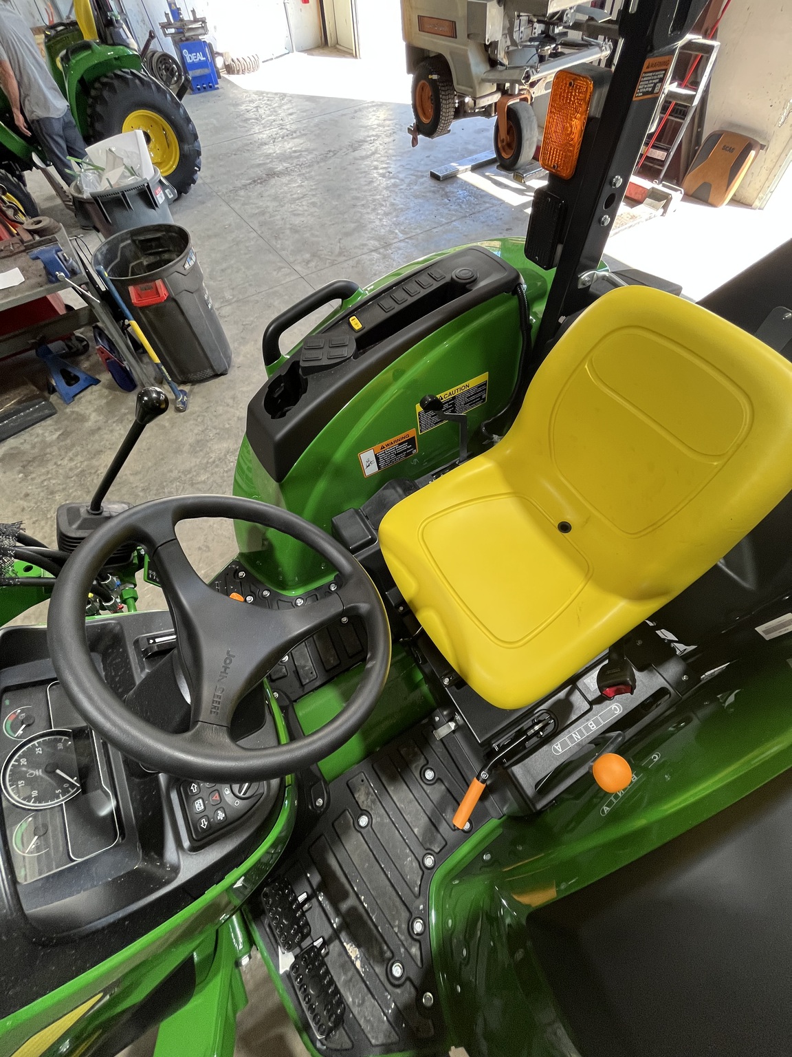 2026 John Deere 4044M Image 4