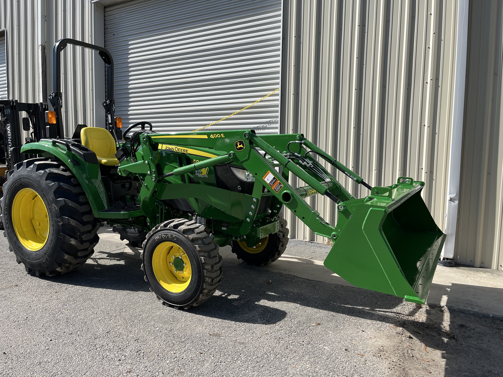 2026 John Deere 4044M Image 6