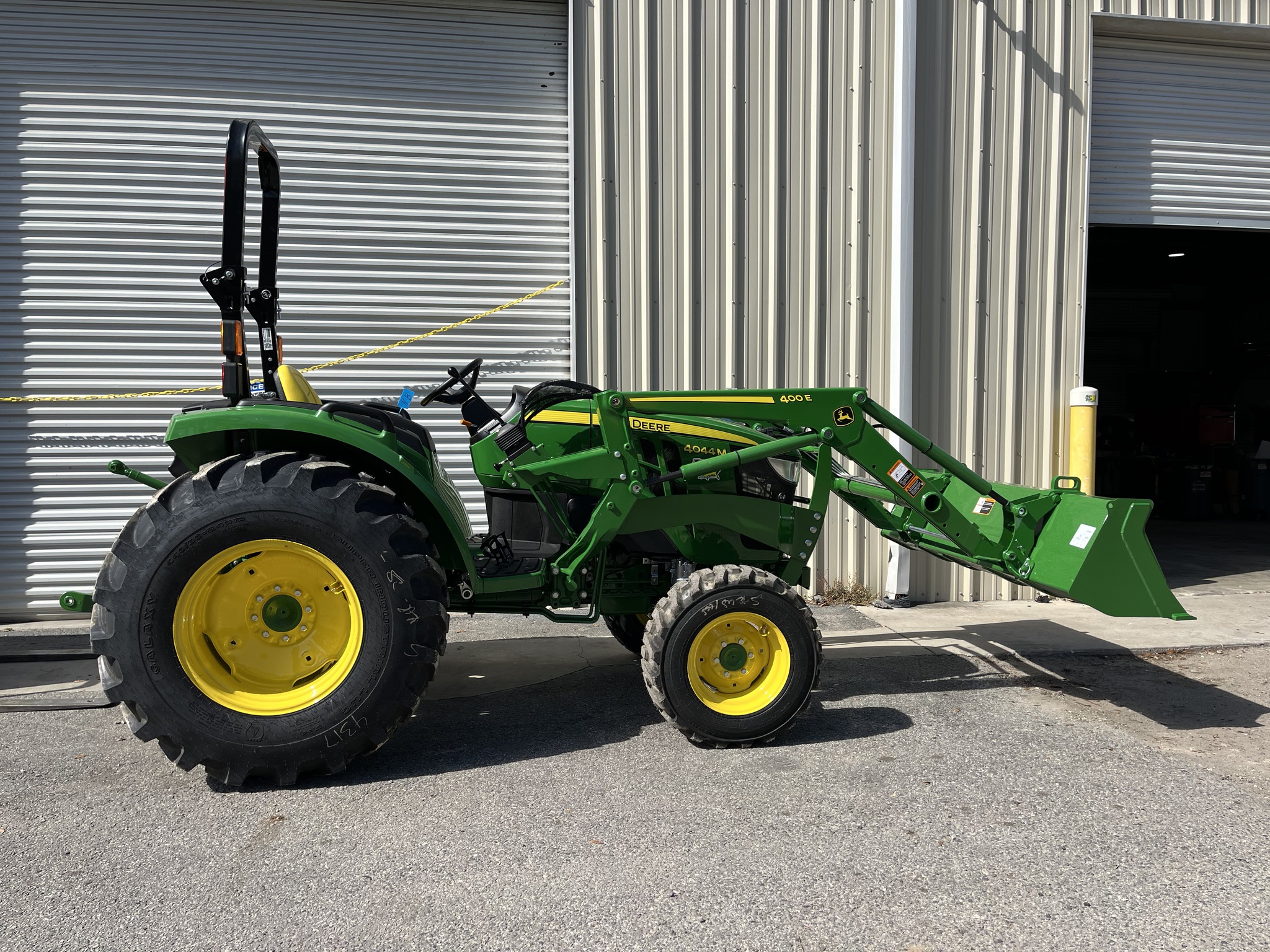 2026 John Deere 4044M Image 8