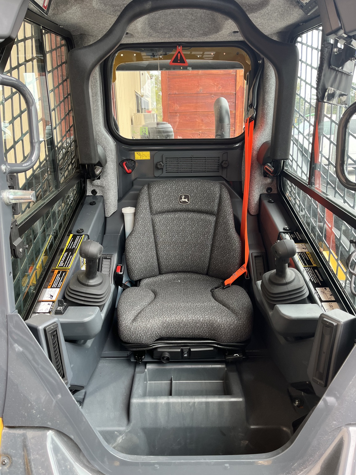 John Deere 325G Image 4