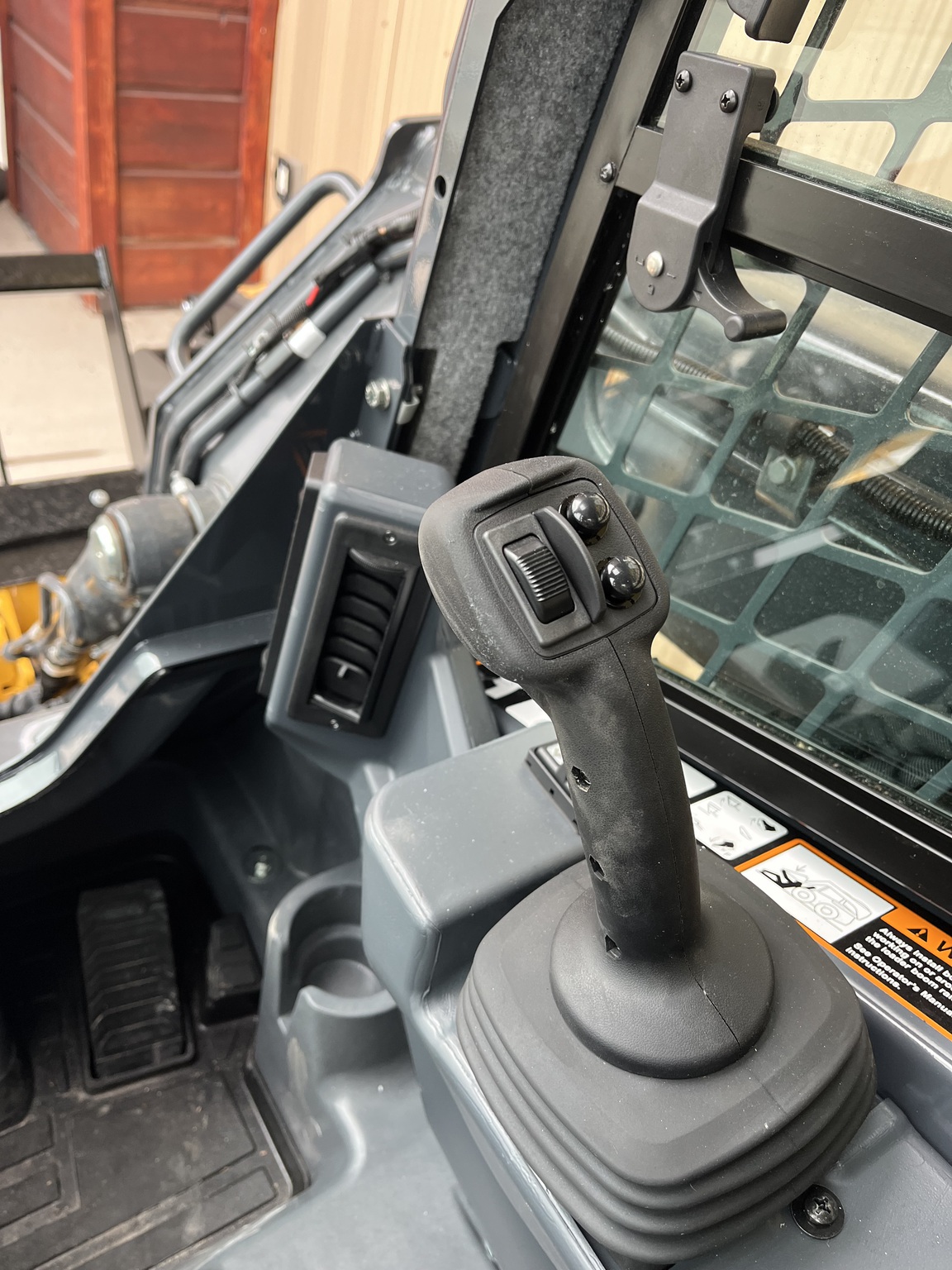 John Deere 325G Image 6