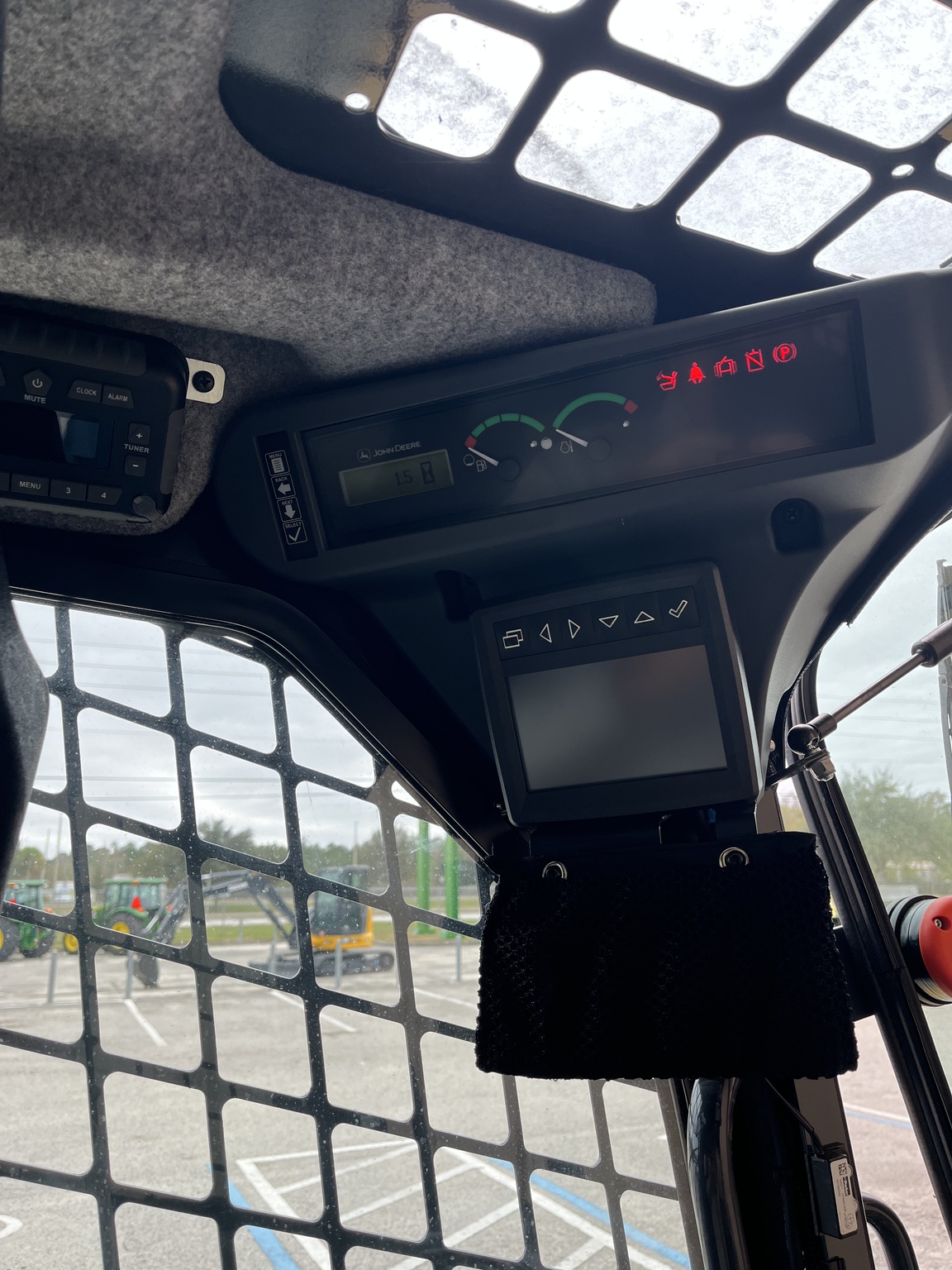 John Deere 325G Image 7