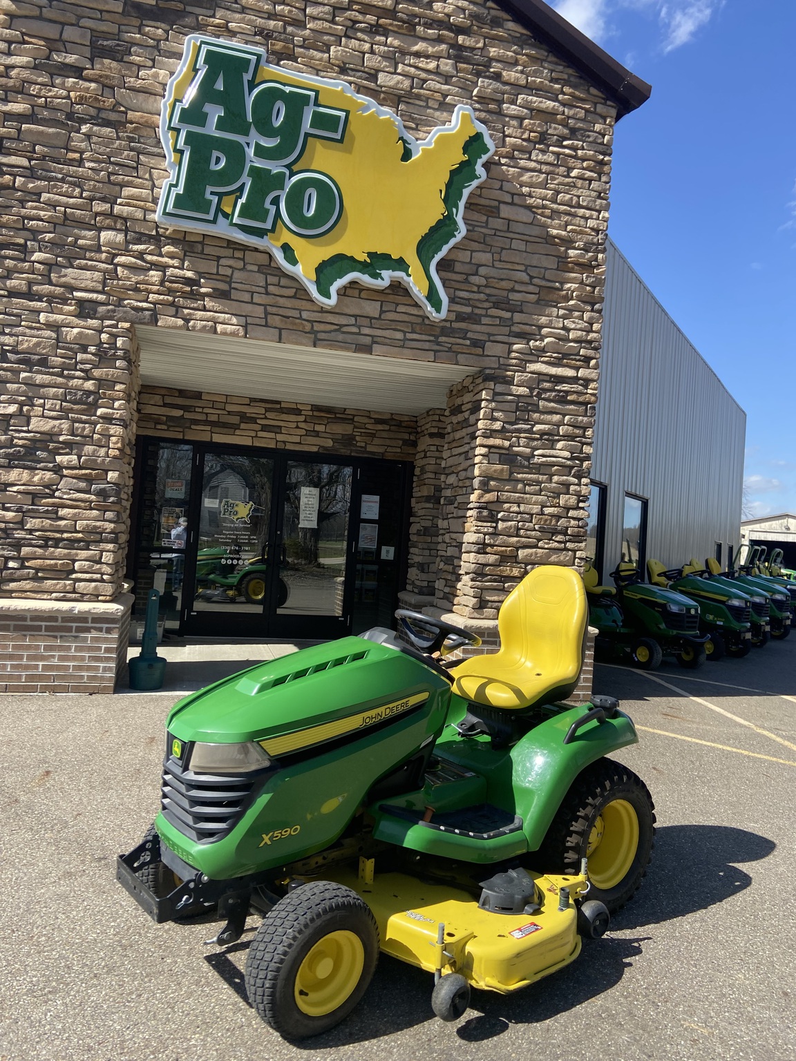 2021 John Deere X590 Image 1