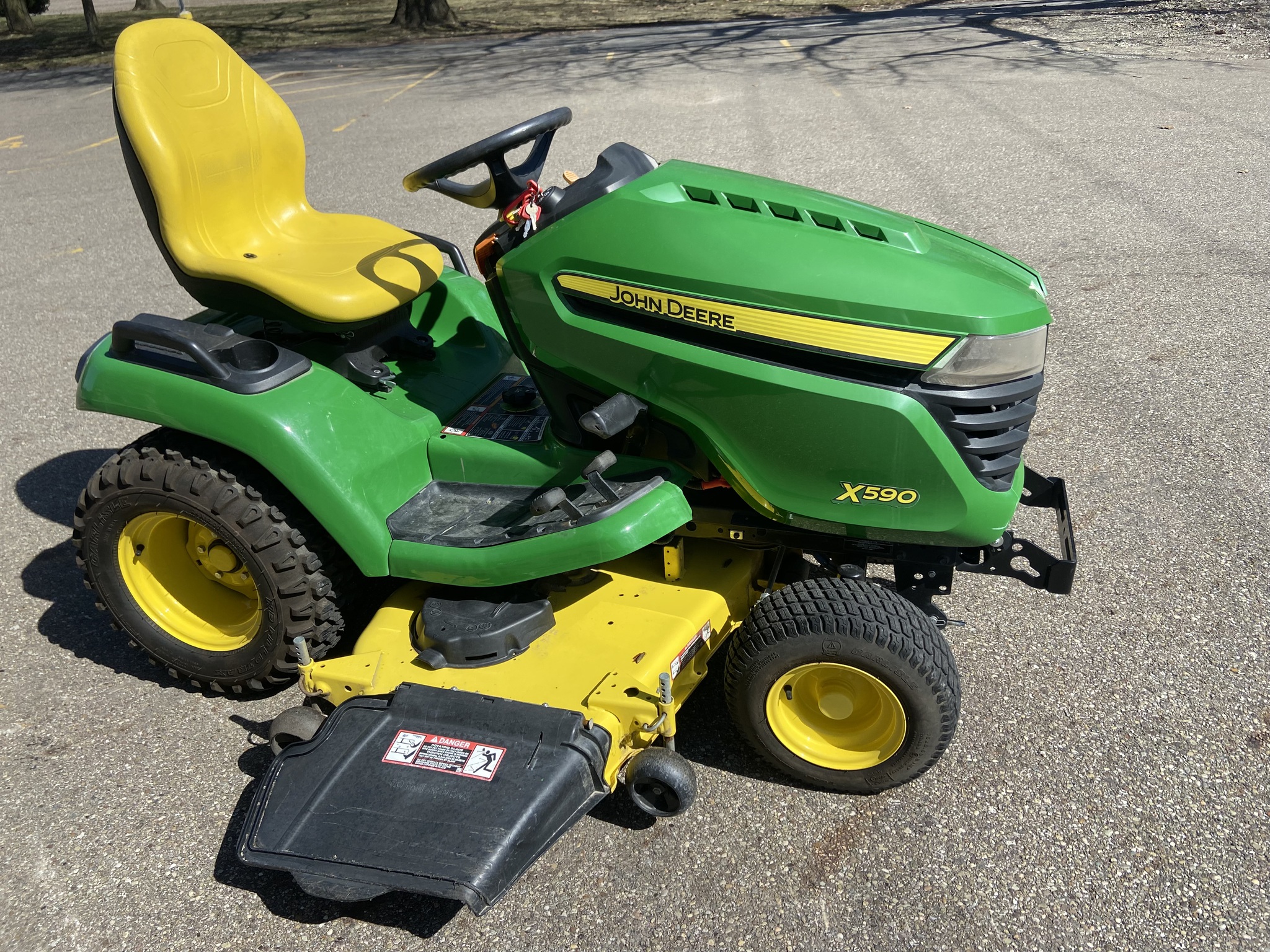 2021 John Deere X590 Image 4