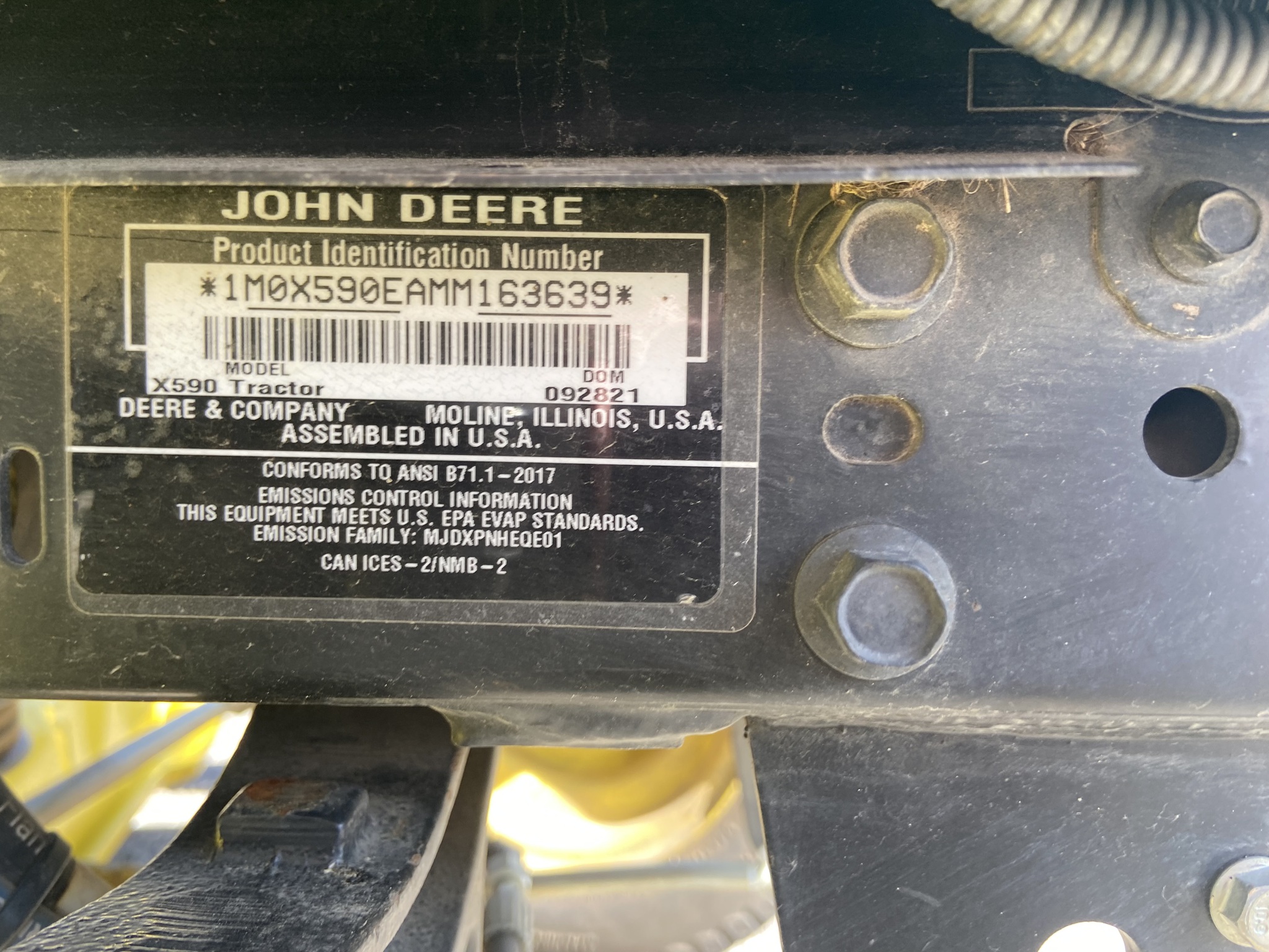 2021 John Deere X590 Image 8