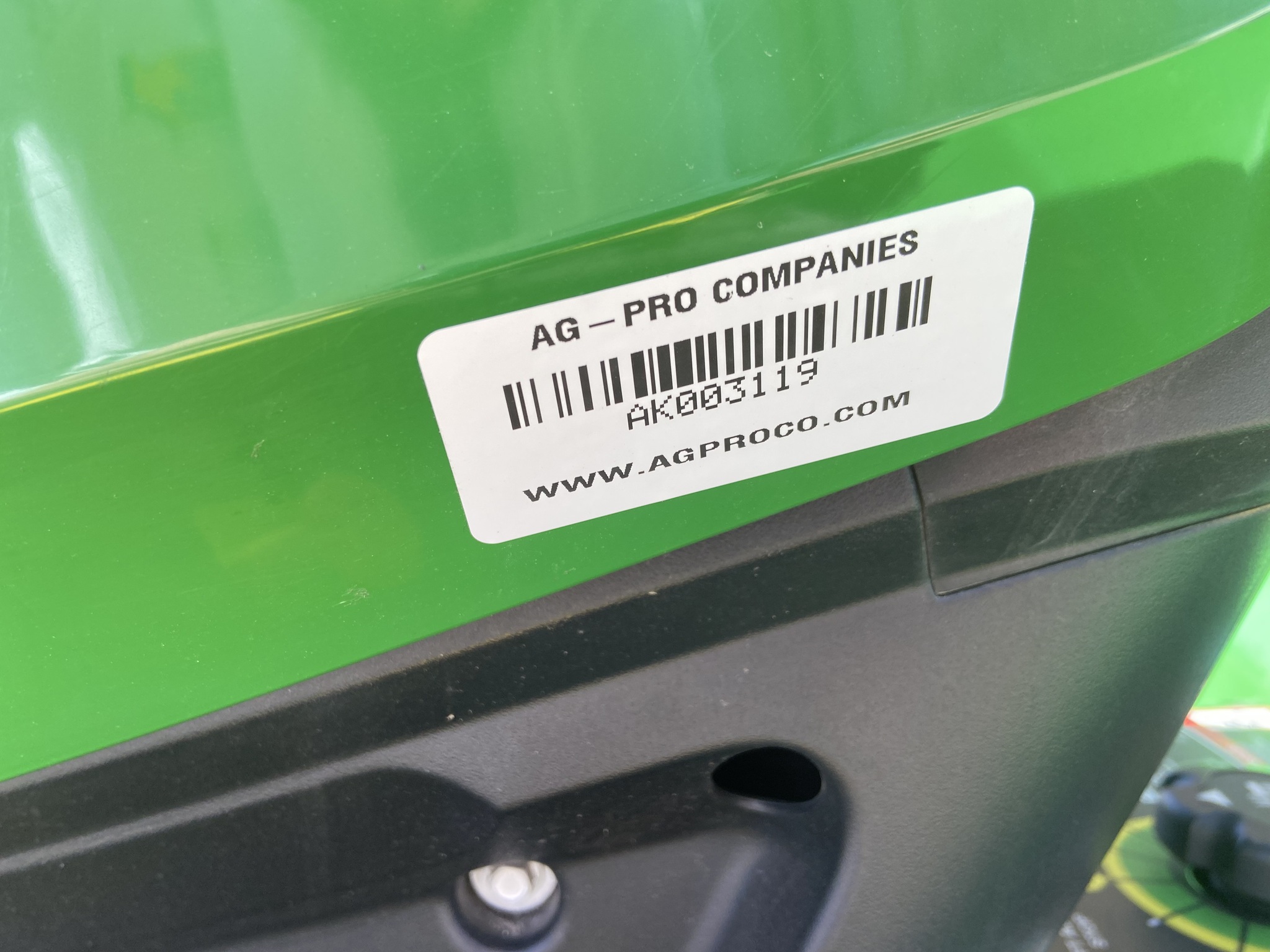 2021 John Deere X590 Image 9